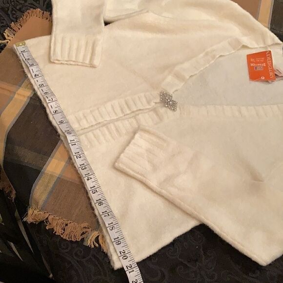 Faded glory NWT size large  beautiful cream cardigan with jeweled clasp - Picture 11 of 11